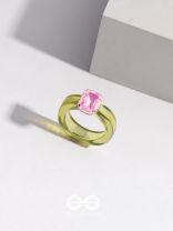 SPRINGTIME SPARKLERS - STATEMENT ACRYLIC RING