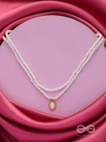 MERMAID'S TREASURES - MULTILAYERED PEARL NECKPIECE