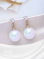 PEARLY MOONSHINE - GOLDEN EMBELLISHED EARRINGS