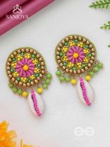 VAARIJA - THE  SEASHELL GALA - SHELL AND BEADS EMBROIDERED EARRINGS