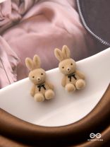 MY FLUFFY BUNNY - VELVET STUD EARRINGS