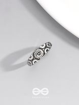 THE DAISY CASCADE - CASUAL SIVER RING (ADJUSTABLE)