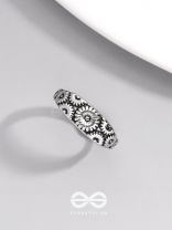 THE DAISY CASCADE - CASUAL SIVER RING (ADJUSTABLE)