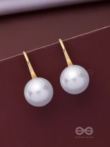 THE GROOVY PEARL - GOLDEN EMBELLISHED EARRINGS