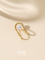 A PEARL PLEASE - GOLDEN EMBELLISHED EARCUFF (one ear)