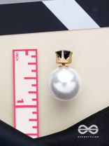 A MYSTIC PEARL - GOLDEN EMBELLISHED EARRINGS (BLACK)