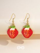 SIZZLING STRAWBERRY SLICES - GOLDEN EMBELLISHED EARRINGS