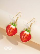 SIZZLING STRAWBERRY SLICES - GOLDEN EMBELLISHED EARRINGS
