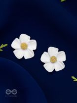 THE BLOSSOM BALLAD - GOLDEN AND WHITE ACRYLIC STUD EARRINGS