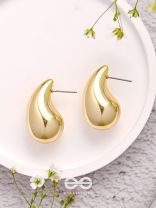 The Glistening Drops - Classy Golden Stud Earrings