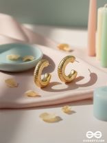 Sunlit Harmony - Statement Golden Earrings