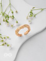 The Twisted Aura - Classic Golden Ring 