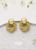 Knotted Elegance - Golden Earrings