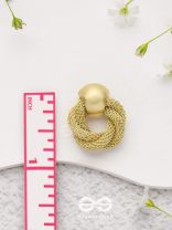 Knotted Elegance - Golden Earrings