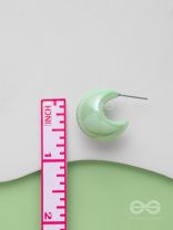 GROOVY ARCS - HOLOGRAPHIC ACRYLIC EARRINGS (LIGHT GREEN)