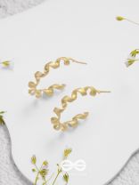Twisted Curves - Golden Earrings