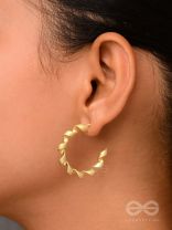 Twisted Curves - Golden Earrings