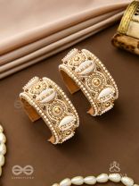 Saindhav- The Marine Love- Shells And Beads Hand Embroidered Bangle (Set Of 2)