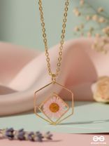 The Shy Daisy - Pressed Flower Resin Pendant With Ant-Tarnish Coating