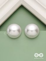 Classic serenade- statement white pearl stud 