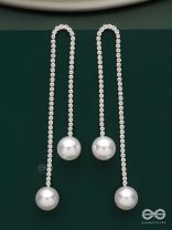 New dawn - Dangling crystal earrings with white pearl 
