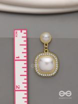  Ageless reverie - Earring studded with pearl and crystal 