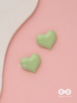 Lush amour - Green heart shaped studs 