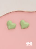 Lush amour - Green heart shaped studs 