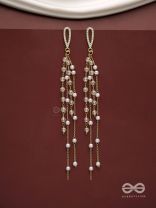 Glass sprinklings - Dangling golden bead earrings 