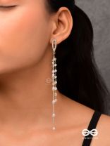 Glass sprinklings - Dangling golden bead earrings 