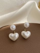 Heart's Whisper- Charming pearl ear Jacket