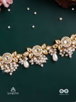 KANAKA MRIDULA – GOLDEN GRACE A BEAUTIFUL KUNDAN NECKLACE WITH FLORAL DESIGNS AND PEARLS