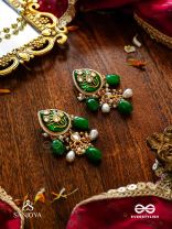 TARALIKA- STAR-LIKE- SPARKLING ENAMELLED KUNDAN EARRINGS WITH PEARLS AND BEADS 