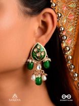 TARALIKA- STAR-LIKE- SPARKLING ENAMELLED KUNDAN EARRINGS WITH PEARLS AND BEADS 