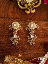 HIRANYA - GOLDEN GRACE -  HANDMADE KUNDAN SET WITH NECKLACE, EARRINGS AND MAANGTIKA