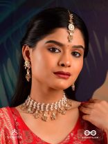 HIRANYA - GOLDEN GRACE - CLASSIC PEARL MAANGTIKA WITH DELICATE GOLD ACCENTS