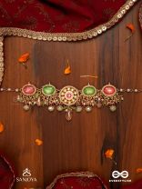 HARITRINA - GREEN AND PINK BEAUTY - ORNATE KUNDAN CHOKER WITH FLORAL MOTIFS AND SPARKLING DROPS