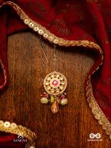 HARITRINA - GREEN AND PINK BEAUTY - ORNATE KUNDAN MAANGTIKA WITH FLORAL MOTIFS AND SPARKLING DROPS