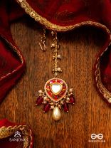 JWLALA - FLAME-LIKE BEAUTY - MAJESTIC HANDCRAFTED KUNDAN MAANGTIKA WITH ORNATE RED AND GOLDEN DETAILS