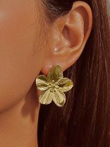 GOLDEN PETAL-  ELEGANT GOLD FLOWER STUDS