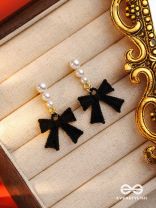 MIDNIGHT BOW - CHIC BLACK BOW WITH PEARL ACCENTS