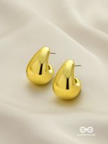 GOLDEN DRIP - POLISHED TEARDROP STUDS WITH A LUXURIOUS FINISH