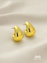 GOLDEN DRIP - POLISHED TEARDROP STUDS WITH A LUXURIOUS FINISH