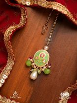 KARUNYA - GRACEFUL AURA- INTRICATE KUNDAN MAANGTIKA WITH PEARLS, BEADS AND GEMSTONES