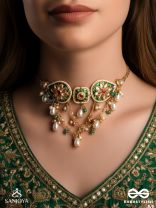 VANDEVI - GODDESS OF THE FOREST-  GRACEFUL KUNDAN NECKLACE WITH BEADS, DAINTY CHAINS AND PEARL DROPS