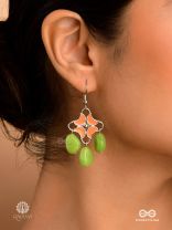 TROPIC POP - ENAMELLED FLORAL EARRINGS