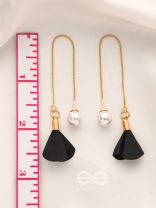 Hanging in balance Pearl and Flowers Needle Earrings- Black