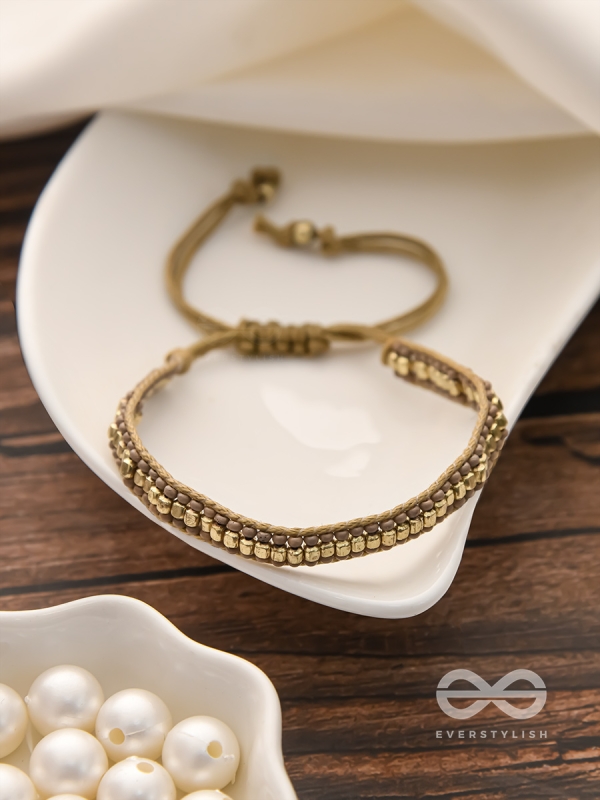 The Golden Glimmer- Beaded Knot Bracelet