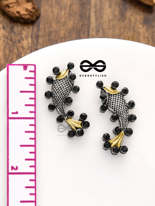 The Dual-Tone Embellished Fish Studs (Onyx Black)