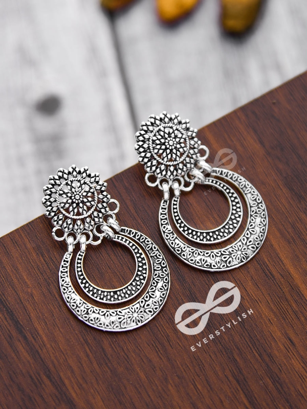 Magnificently mysterious Floral Motif Earrings